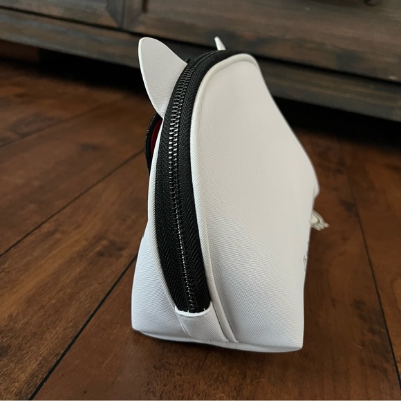 The crème shop x Hello Kitty cosmetics bag and eye gel eye masks - Picture 13 of 14